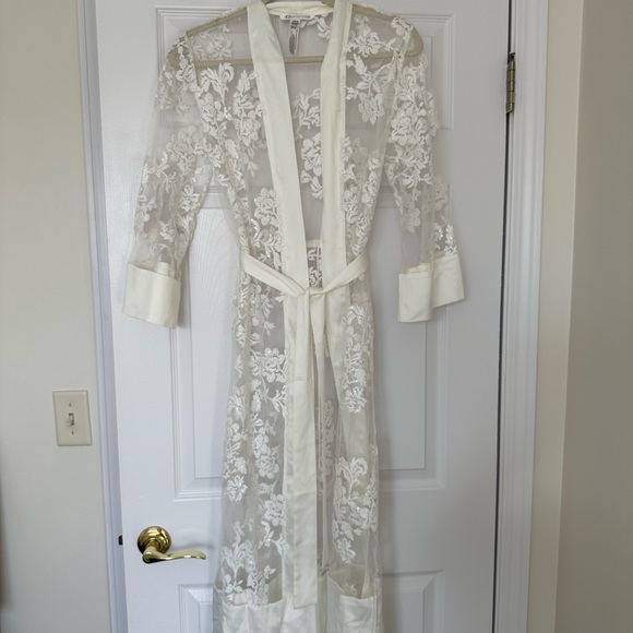 Bridal Robe - Picture 7 of 8